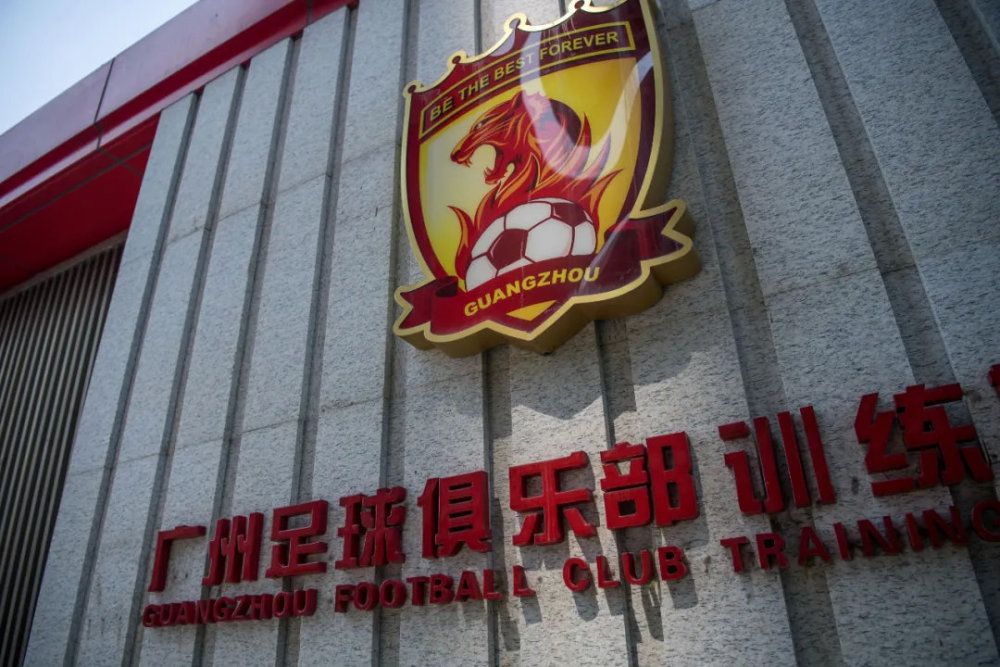 这一幕中，李俊再度看见火光中有狰狞怪物展开双翼试图逃走，当年他正是因此被认为精神异常而离职，而这一次，陈仪在深思之后终于明白了其中含义，并表示自己也看到了那只“怪物”，这也正是“大邪若正”海报中所暗示的电影内涵，李俊一直能看到的“怪物”即是人性中的邪恶一面